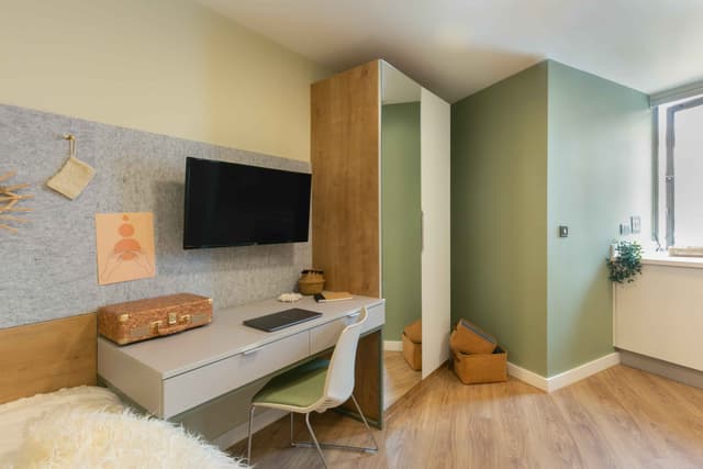 Extra Large Studio main photo