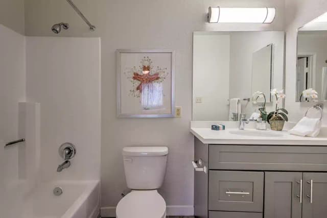 3 Bed 2 Bath - Chez Ronnee main photo