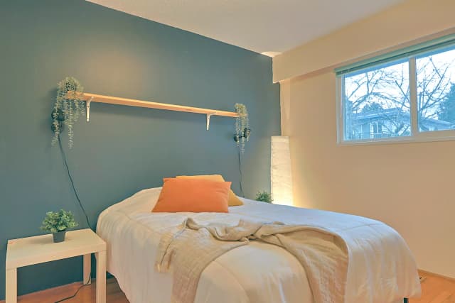 Granville Room (1 Bed 1 Bath) main photo