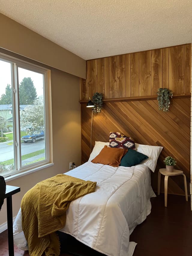 Capilano Room (1 Bed 1 Bath) main photo