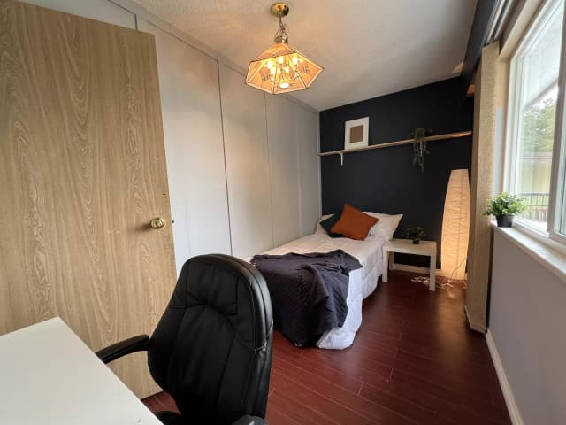 Yaletown Room (1 Bed 1 Bath) main photo