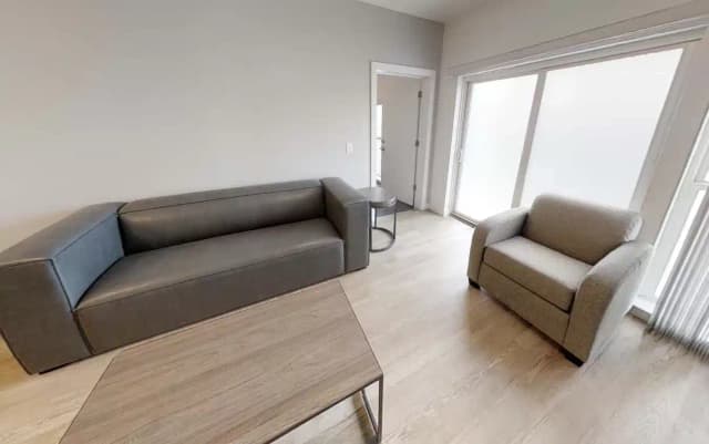 4x4 | Room in 4 Bedroom 4 Bathroom main photo