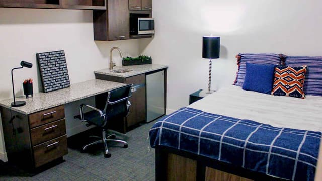 2x2 | Room in 2 Bedroom 2 Bathroom main photo