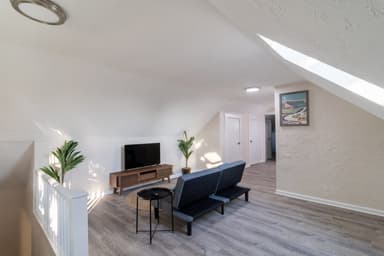 Place Preview main user avatar