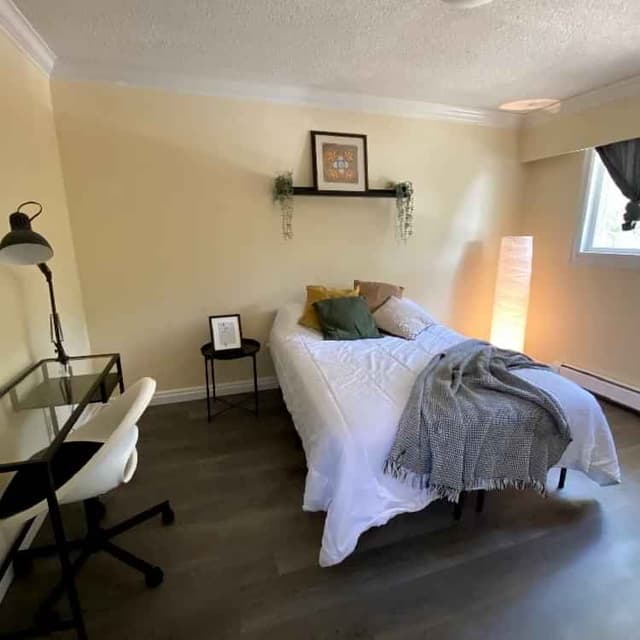 Room 3 (5 Bed 2 Bath) main photo