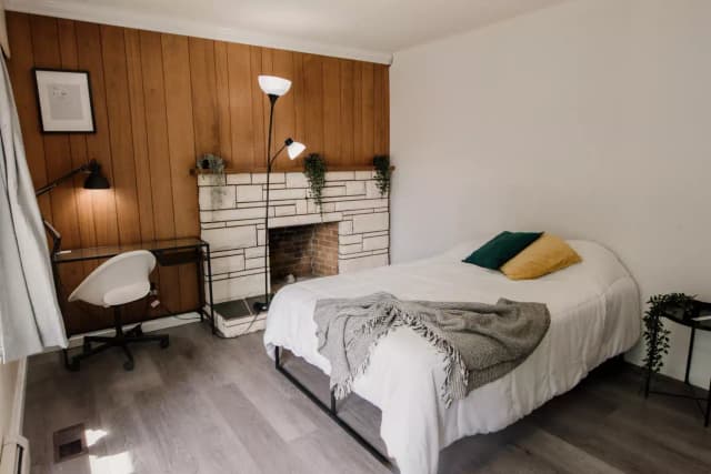 Room 5 (5 Bed 2 Bath) main photo