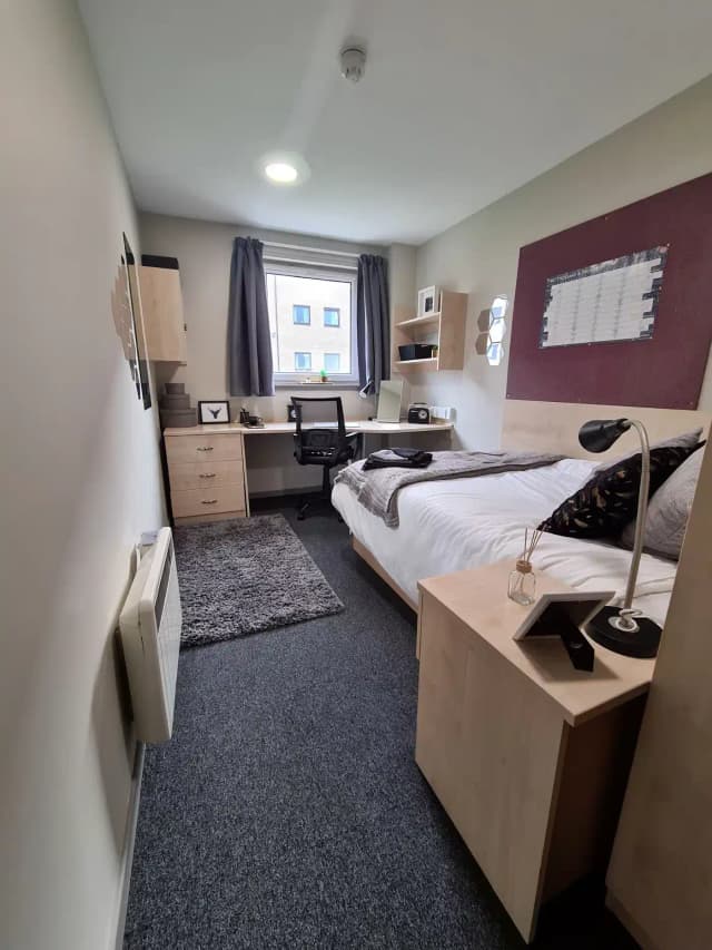 Ensuite Gold main photo