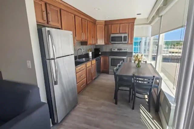Penthouse - 2 Bed 2 Bath main photo