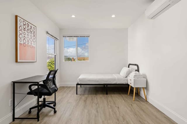 Twin/Shared Room in a 5 Bedroom Apartment main photo