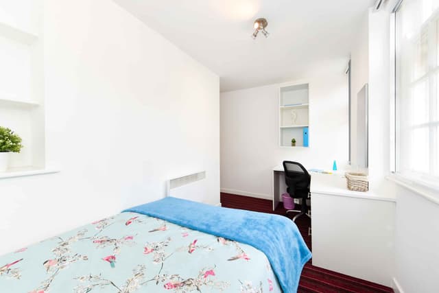 Five Bed Silver main photo