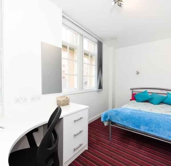 Three Bed Silver main photo