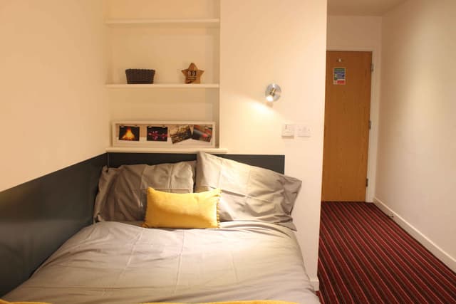 Four Bed Bronze main photo