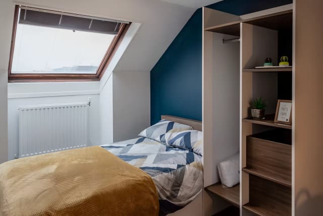 Four Bed Silver main photo