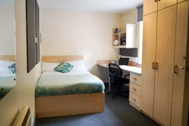 Four Bed Bronze main photo