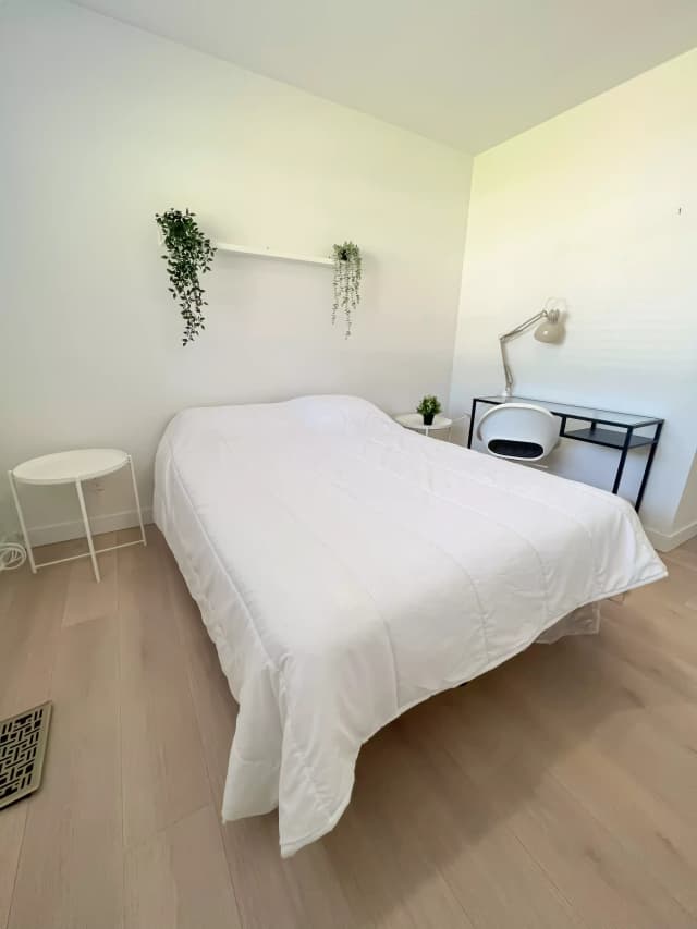 Jade Room (1 Bed 1 Bath) main photo
