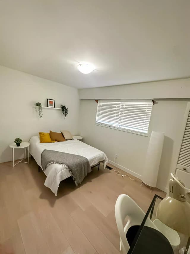 Tourmaline Room (4 Bed 1 Bath) main photo