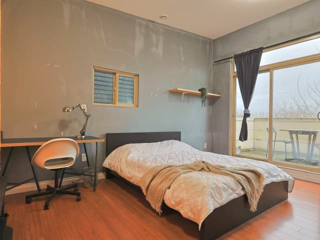 Stuttgart Room (1 Bed 1 Bath) main photo